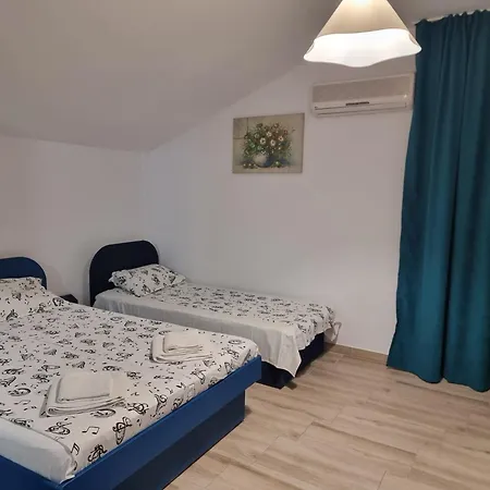 招待所 Casa Tuia By Eforooms - Liniste Si Primitoare Aproape De Plaja 艾福雷诺德