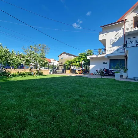 Pensjonat Casa Tuia By Eforooms - Liniste Si Primitoare 3*